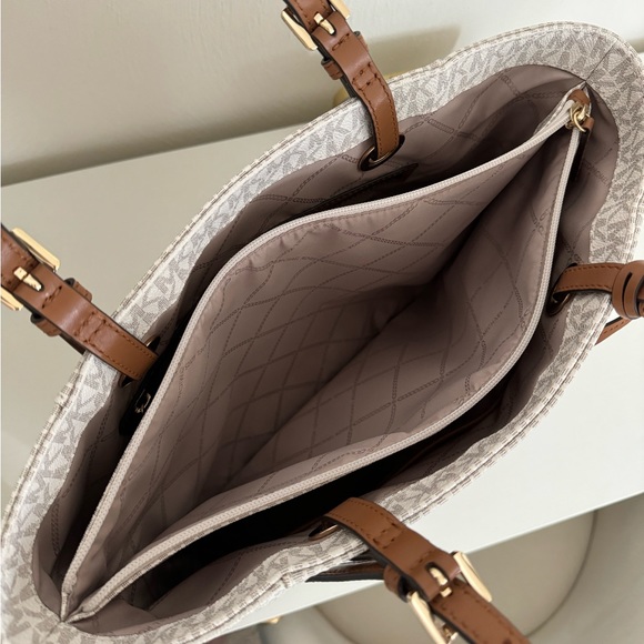 Michael Kors Jet Set Travel Medium East West Signature Monogram Tote - Picture 9 of 10